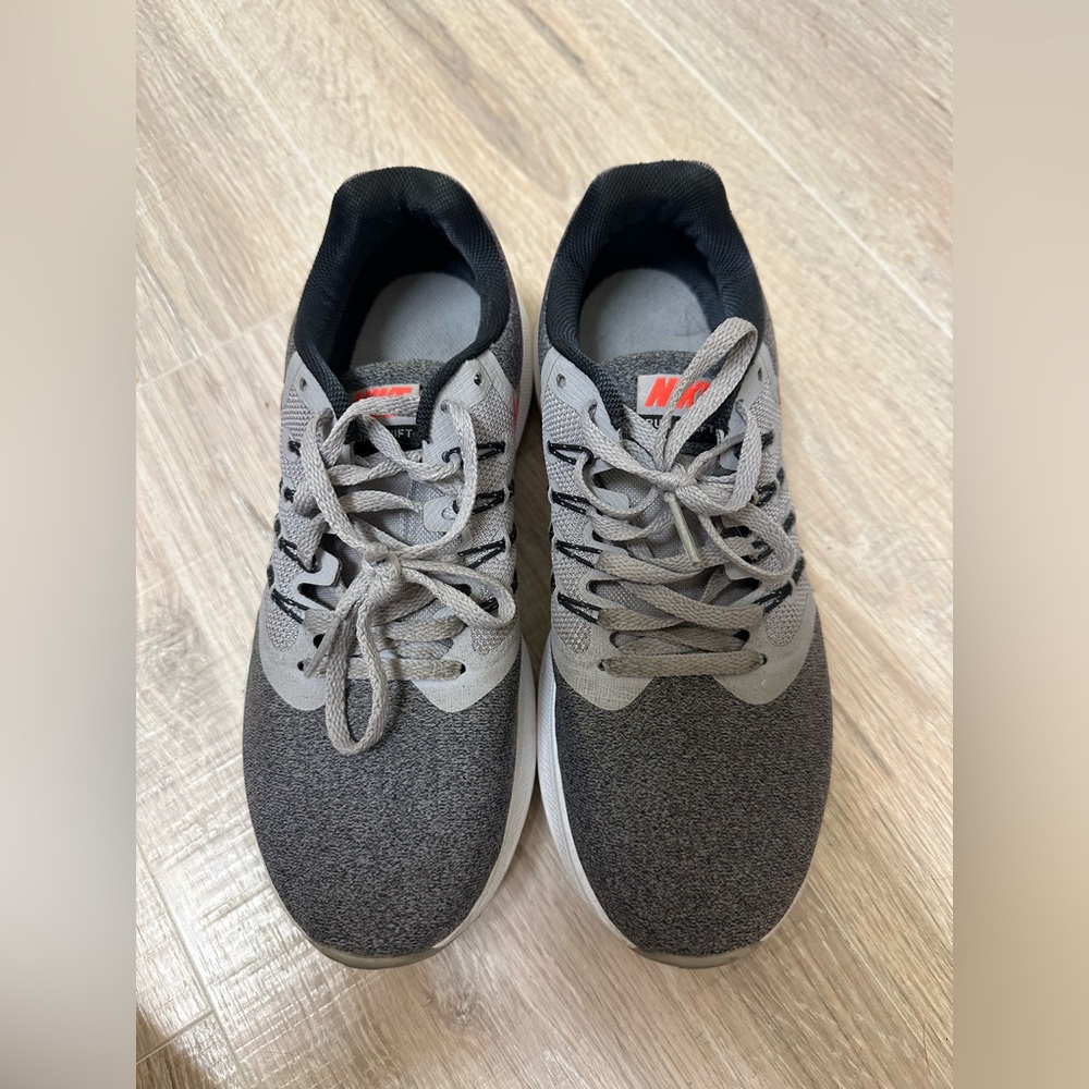 Used Nike Running Women shoes size 7